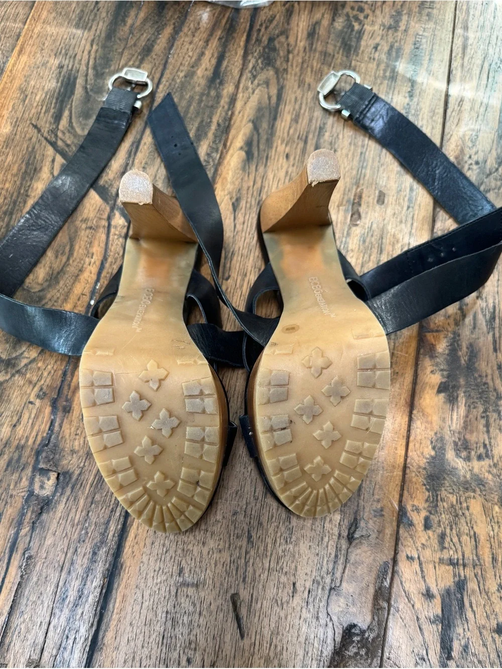 BCBGeneration Black Leather Crisscross Strap Platform Sandals Wood High Heel 8